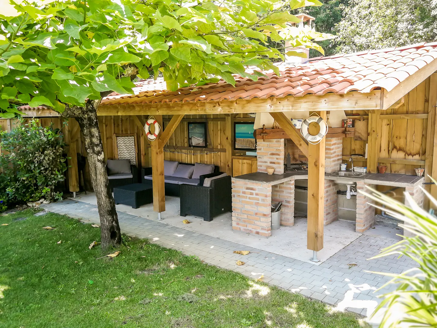 Cabanon avec barbecue